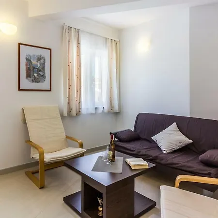 Kp Apartman *